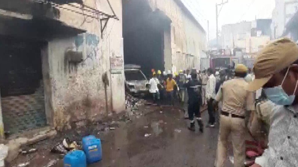 हैदराबाद: कबाड़ गोदाम में लगी भीषण आग, 11 मज़दूरों की जलकर मौत, कई झुलसे