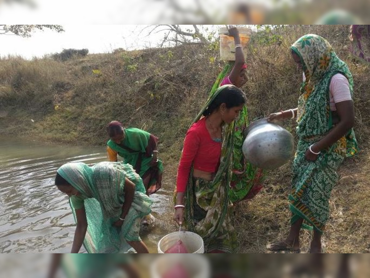 झारखंड का ऐसा गांव, जहां आज भी पीने के पानी को लेकर लोगों को करनी पड़ती है जद्दोजहद 