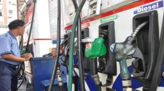 Petrol Diesel Price: चार दिन में तीसरा झटका, फिर बढ़े पेट्रोल-डीजल के दाम