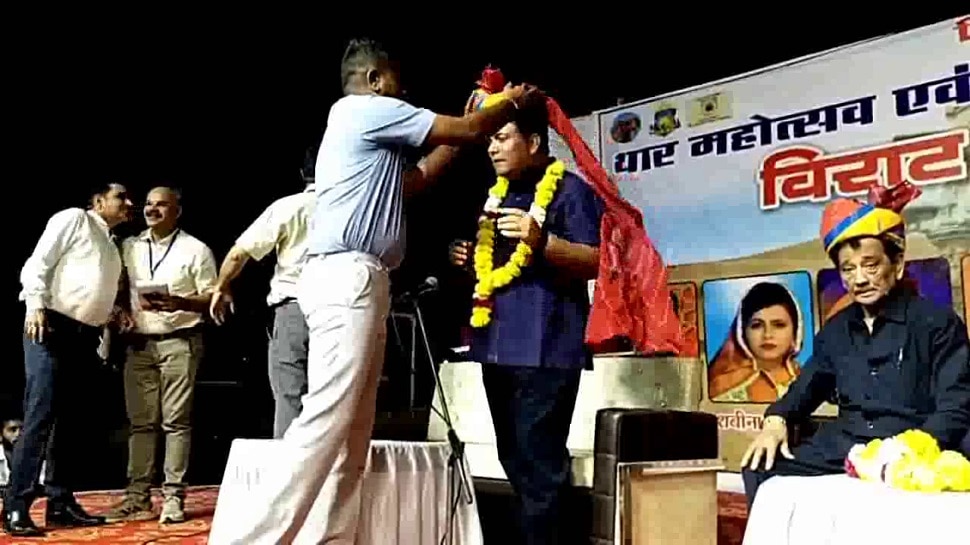 Kavi Sammelan organized in Adarsh Stadium for Thar Festival well known  personalities attended | थार महोत्सव को लेकर आदर्श में स्टेडियम कवि सम्मेलन  का आयोजन, जानी मानी हस्तियों ने की ...