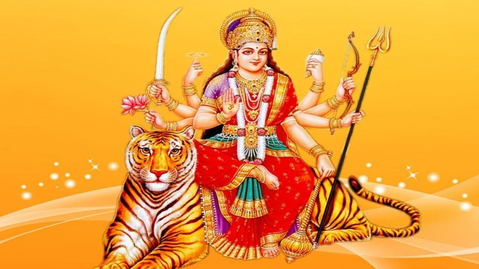 नवरात्रि में देवी की पूजा है लाभकारी