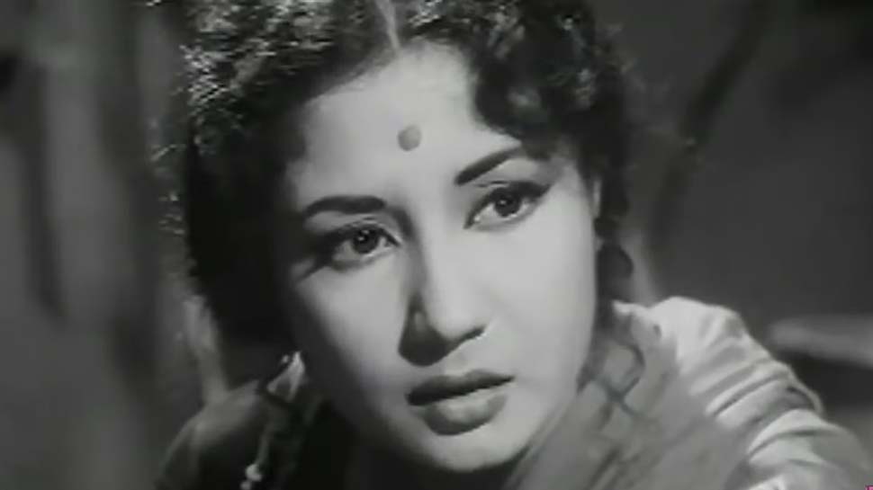 Meena Kumari: 'कमाल' की 'मोहब्बत', जिसने दर्द और गम में लुटा दी अपनी पूरी जिंदगी Meena Kumari: 'कमाल' की 'मोहब्बत', जिसने दर्द और गम में लुटा दी अपनी पूरी जिंदगी