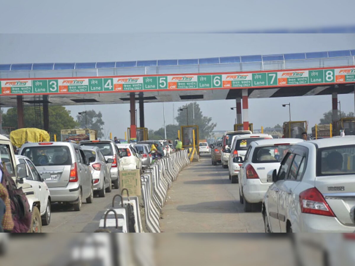 नेशनल हाईवे (National Highway) पर चलने वाले छोटे वाहनों का टोल 10-15 रुपये तक बढ़ाया गया है