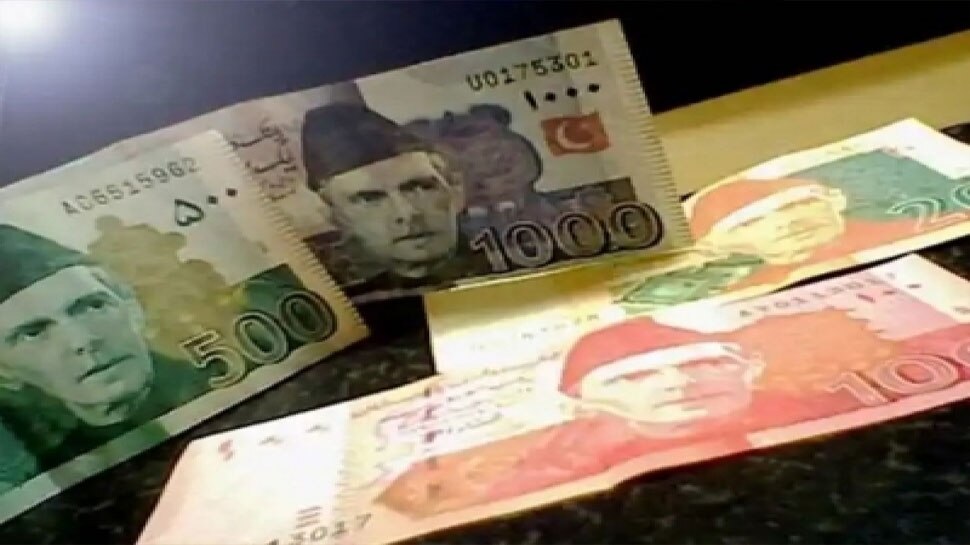 Poor Condition Of Pakistans Rupee Record Fall Against Dollar | कंगाल ...