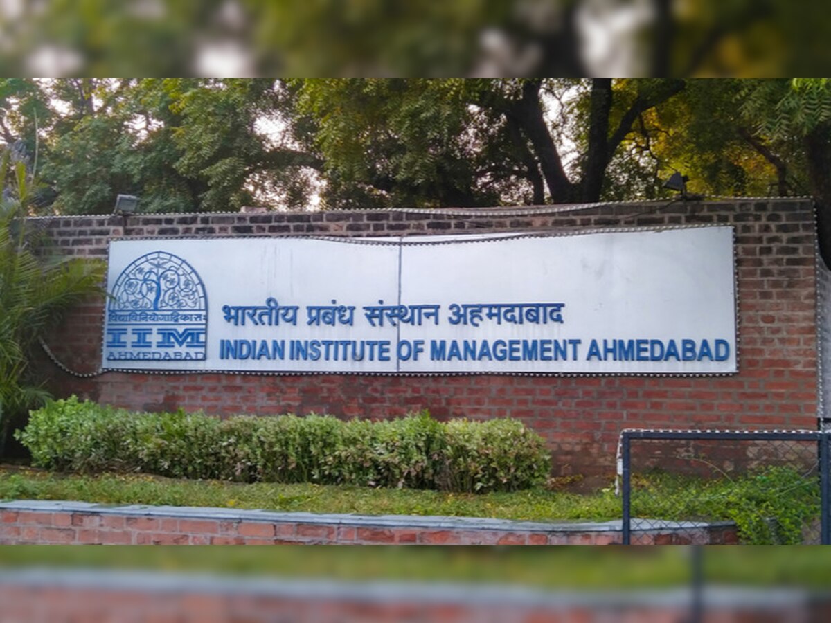 IIM अहमदाबाद के Logo से संस्कृत शब्द हटाने पर विरोध शुरू, जानें क्या है पूरा मामला