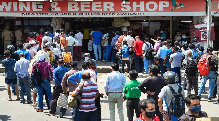 Liquor Price Delhi: दिल्ली में शराब पर भारी छूट, जानिए क्या 'एक बोतल पर एक फ्री' का ऑफर मिलेगा?