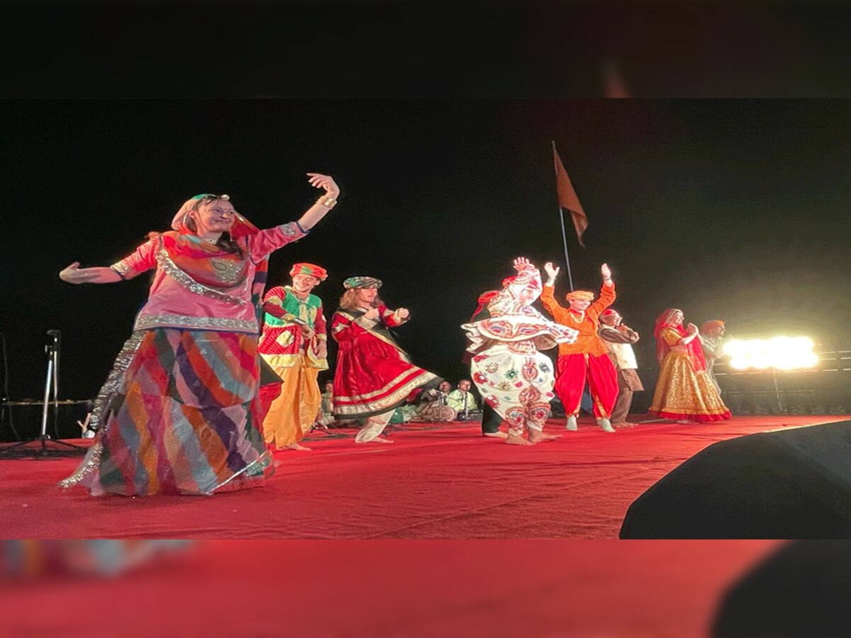 Mewar Festival 2022: राजस्थानी वेशभूषा में जमकर थिरके सैलानी, कहारभोई समाज की गणगौर बनी नंबर वन