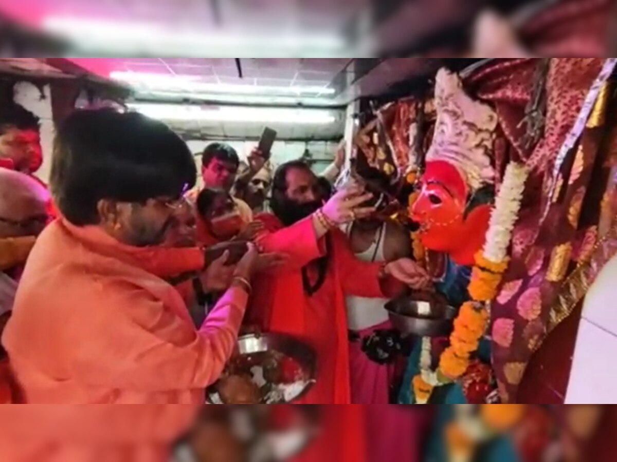 ऐसा मंदिर जहां 'मां' को लगता है मदिरा का भोग, कलेक्टर खुद चढ़ाते हैं शराब, भक्तों में बांटा जाता है प्रसाद