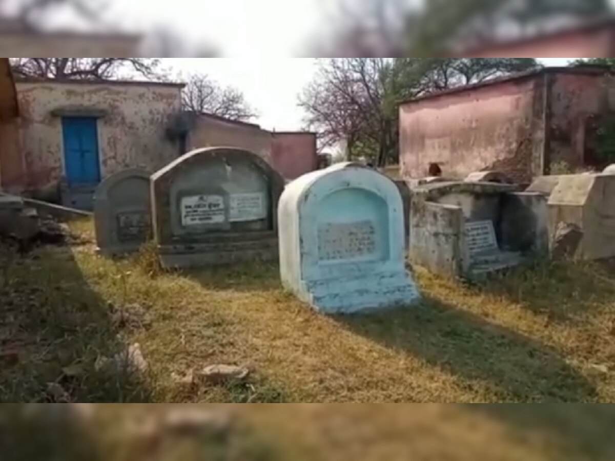 Jharkhand: मृतक स्मारकों से अटा पड़ा है पलामू का एक स्कूल, छात्राओं ने डर से छोड़ दी पढ़ाई