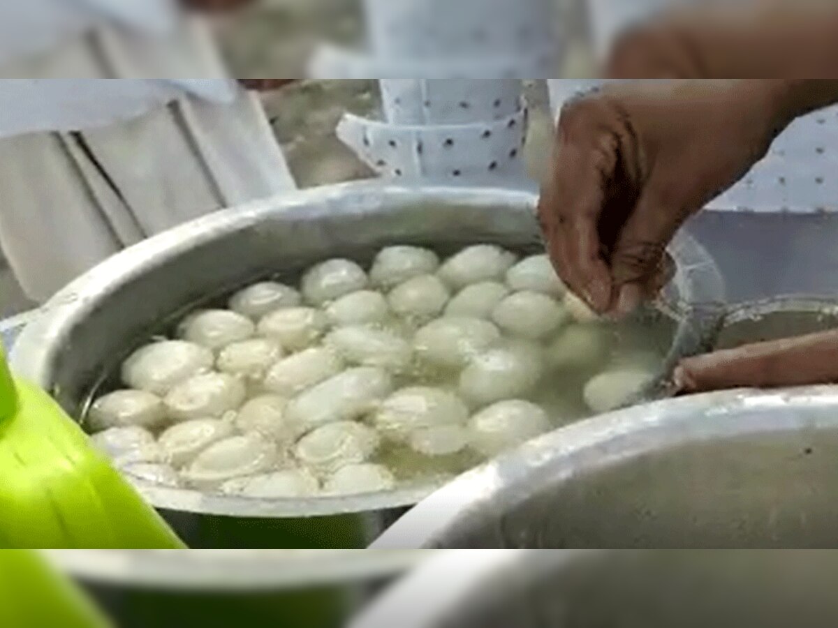 यहां की है फेमस मिठाई रसगुल्ला, एक ही दिन में  हुई 10 हजार किलो की रिकॉर्ड बिक्री