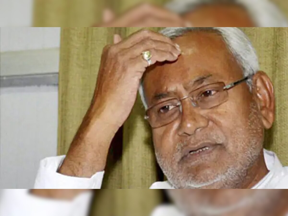 Nitish Kumar Security Breaches: सीएम नीतीश कुमार की सुरक्षा में सेंध, जनसभा के दौरान सिरफिरे ने फोड़ा बम