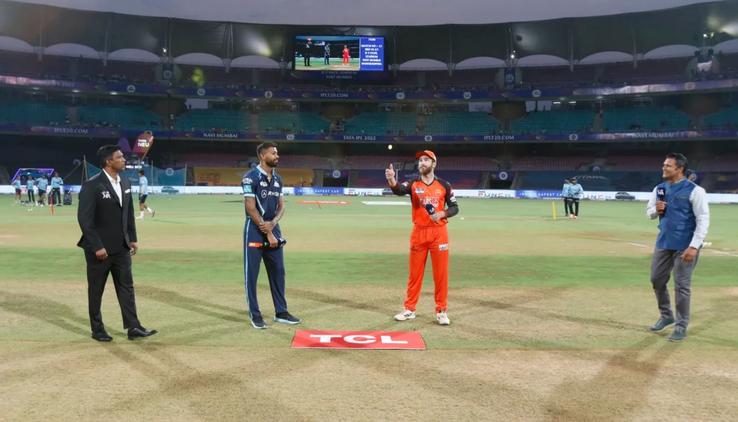 IPL Bio Bubble: शराब के नशे में फोटो क्लिक कर रहे पुलिसवालों ने तोड़ा बायो-बबल, मामला दर्ज