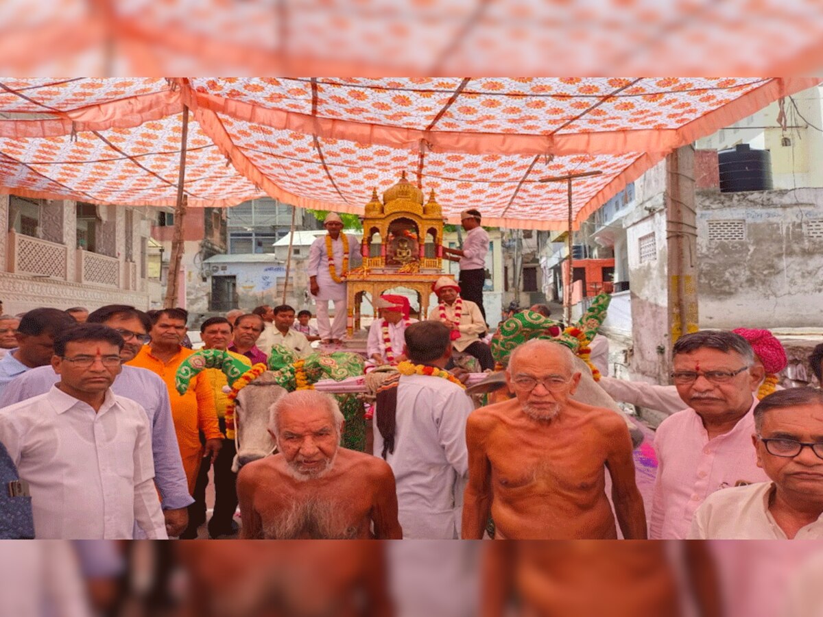 Rath Yatra Taken Out On Mahavir Jayanti Under Auspices Of Jain Society महावीर जयंती पर जैन