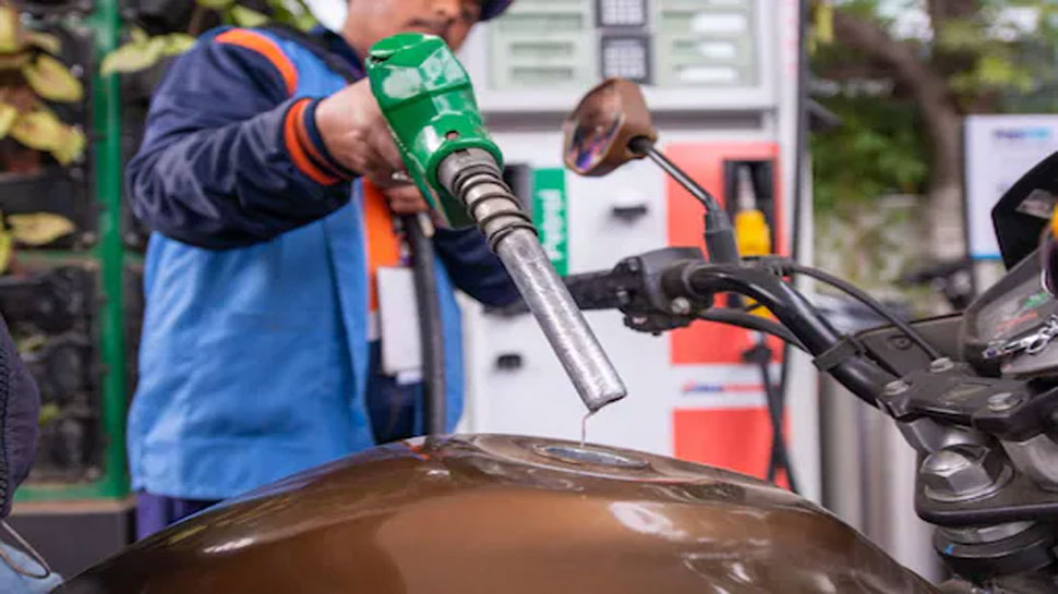 Petrol Diesel Price: क्या आज बढ़ गए पेट्रोल-डीजल के दाम? फटाफट यहां करें चेक
