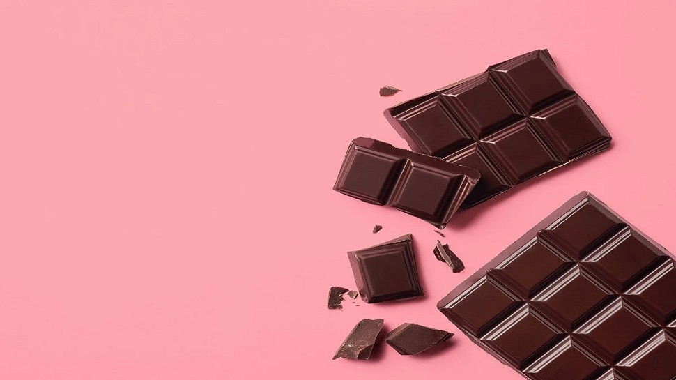 Dark Chocolate Benefits: डार्क चॉकलेट खाने से किसी को ना रोकें, क्योंकि मिलते हैं ये वैज्ञानिक फायदे