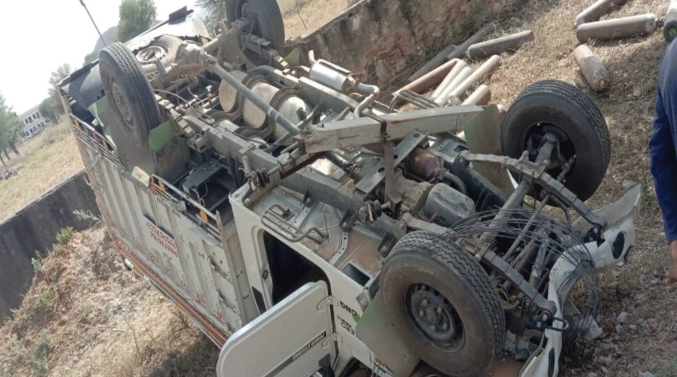 pickup filled with oxygen gas cylinder collided with an electric pole ...