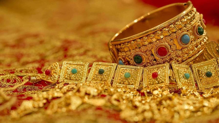 Gold Price: सोने के भाव में बड़ी टूट, 5,845 रुपये सस्ता बिक रहा सोना