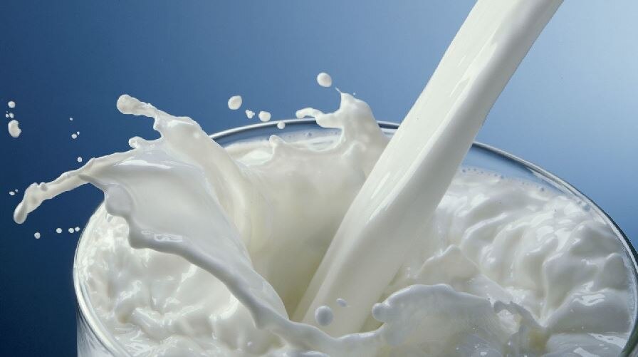 Milk Price: महंगाई से गर्म हुआ दूध, 2 रुपये तक बढ़ीं कीमतें