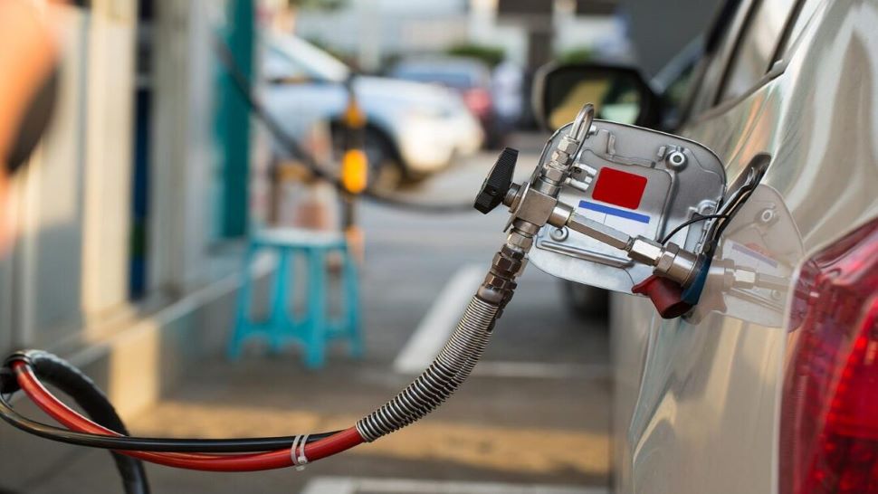 CNG-PNG Price Hike: पेट्रोलियम मंत्रालय के इस फैसले ने बढ़ाई सीएनजी-पीएनजी की कीमत! जानिए कैसे 