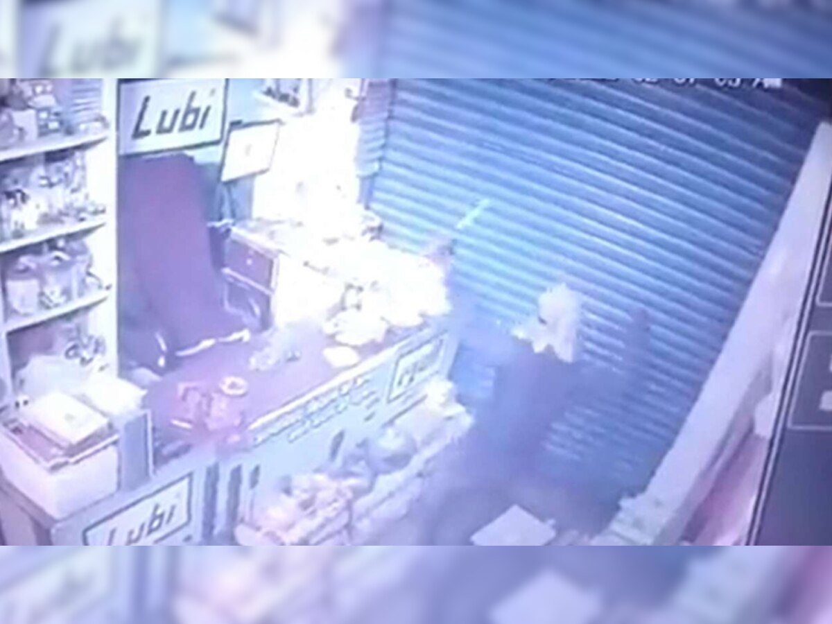 Thief Dance Video: सीसीटीवी फुटेज में दिखा चोर का अनोखा अंदाज, आप भी देखें