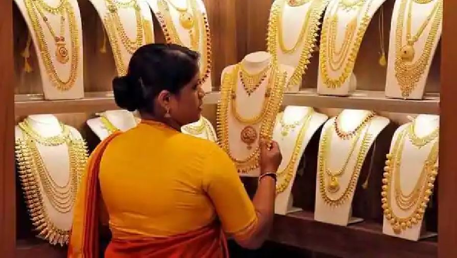 Gold Price: बाजार में बढ़ी सोने की चमक, जानिए सोने का ताजा भाव