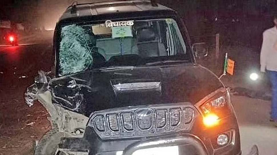 लखीमपुर में एक बार फिर विधायक की स्कॉर्पियो से कुचलकर मरे दो बाइक सवार युवक लखीमपुर में एक बार फिर विधायक की स्कॉर्पियो से कुचलकर मरे दो बाइक सवार युवक