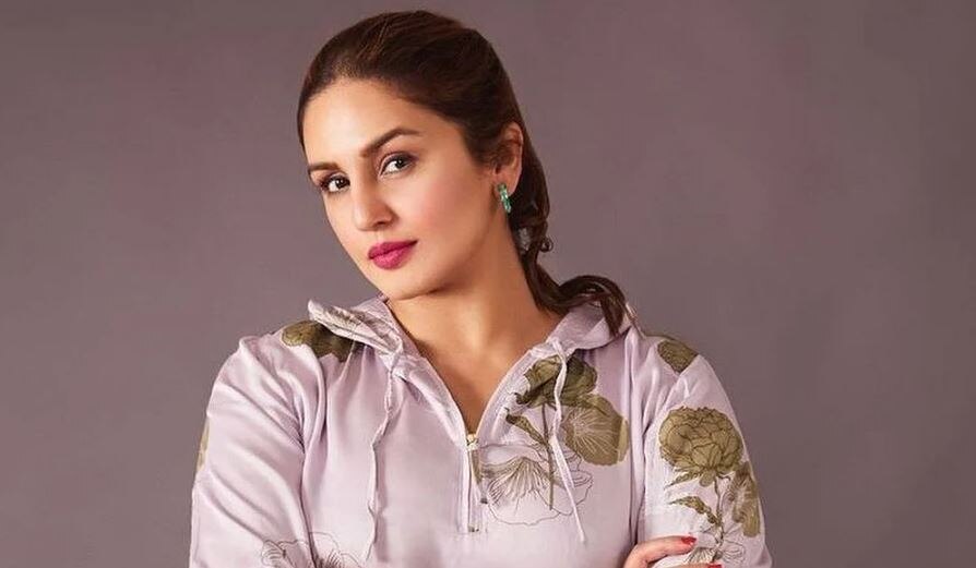 Tarla Dalal Biopic: शेफ बन हुमा कुरैशी खोलेंगी स्वादिष्ट राज, बदले लुक में पहचानना हुआ मुश्किल