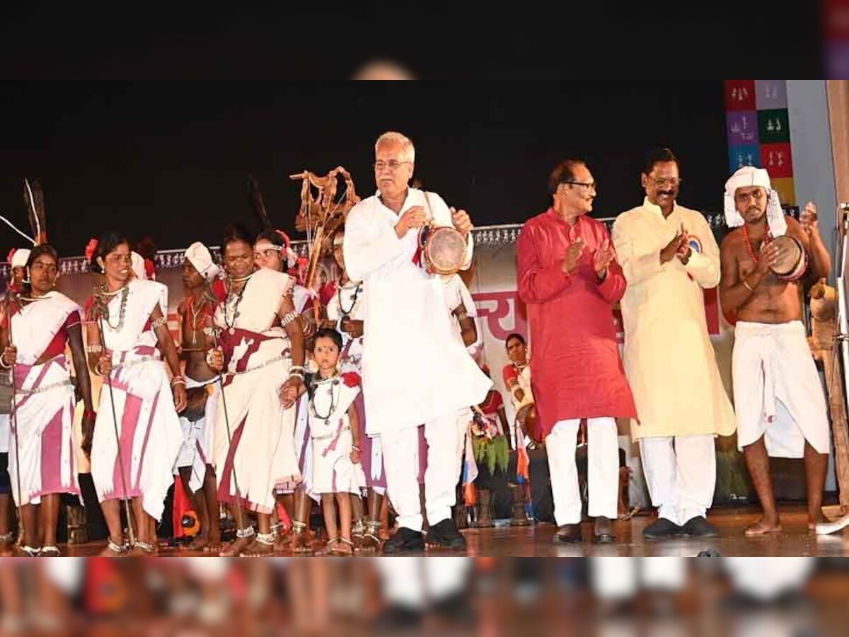 जनजातीय साहित्य महोत्सव: बस्तर बैंड की धुन पर झूमे CM भूपेश बघेल, मुंडा बाजा भी बजाया