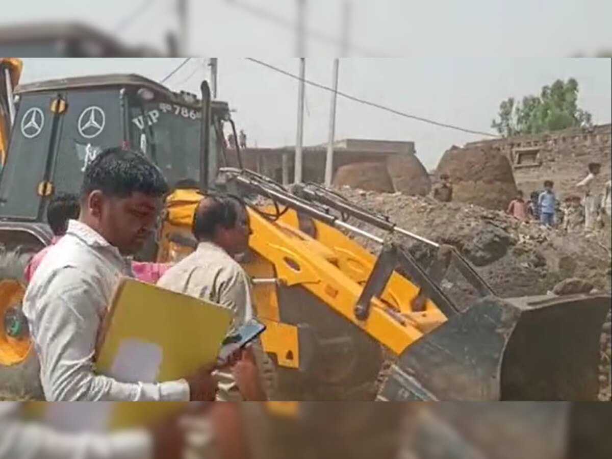 लगातार एक्शन मोड में है 'बाबा का बुलडोजर', एक ही दिन में जमींदोज किए कई अवैध निर्माण