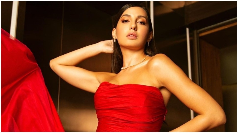 Nora Fatehi: नोरा फतेही ने फ्लॉन्ट किए टोन्ड लेग्स, तस्वीरें देख फैंस बोले- Uff