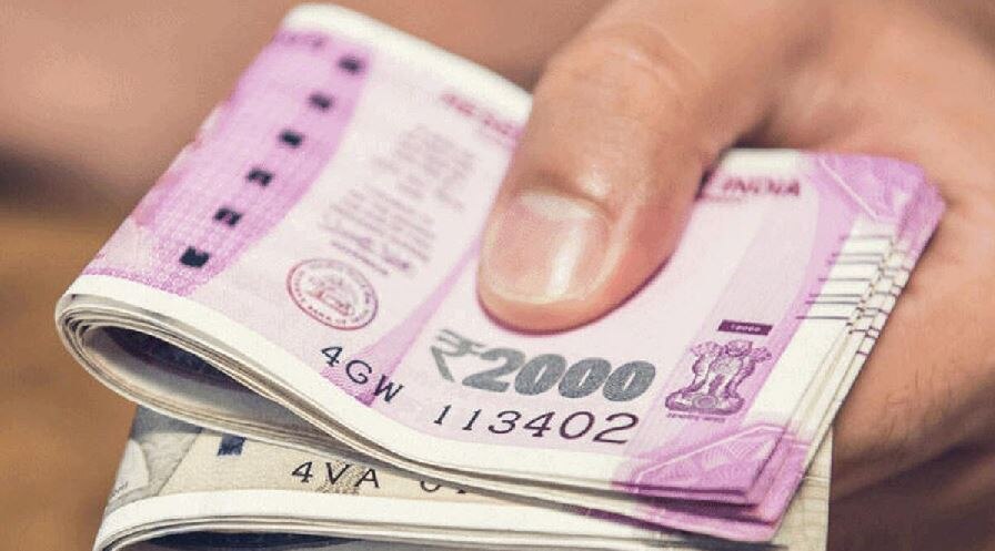 7th Pay Commission: केंद्रीय कर्मचारियों के लिए खुशखबरी, इस दिन खाते में क्रेडिट होंगे हजारों रुपये, समझें पूरा गणित