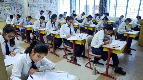 CBSE Term 2 Exam: 10वीं के स्टूडेंट्स ने बताया कैसा रहा अंग्रेजी का पेपर