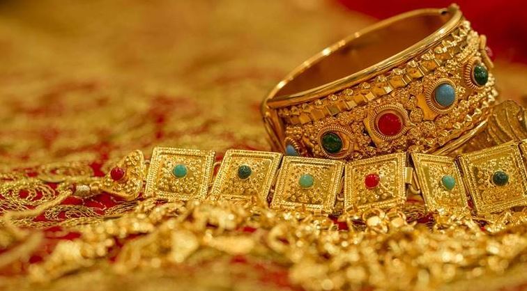 Gold Price: अक्षय तृतीया से पहले चमका सोना, ज्वेलरी खरीदने से पहले यहां देखें ताजा कीमत