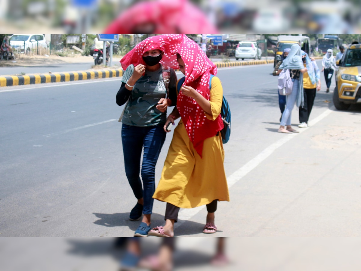 Heatwave: दिल्ली में रिकॉर्ड गर्मी से लोग बेहाल, लू से बचने के लिए सरकार ने दी अहम सलाह
