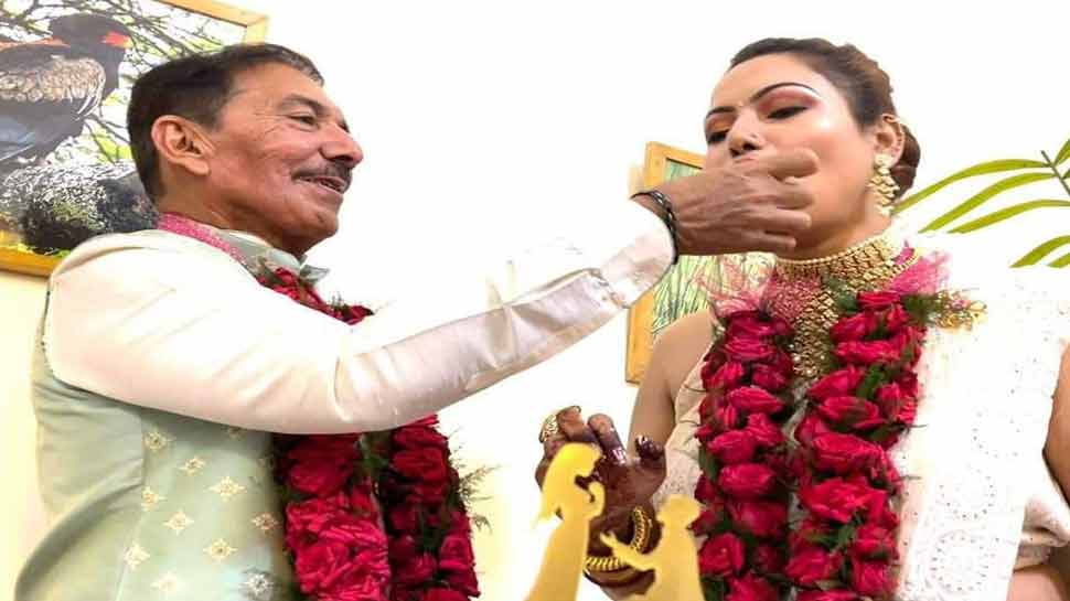 Arun Lal Second Marriage With Bulbul Saha At The Age Of 66 Photos Goes  Viral | Arun Lal Marriage: 66 की उम्र में भारतीय क्रिकेटर ने की दूसरी शादी,  Kiss करते फोटो