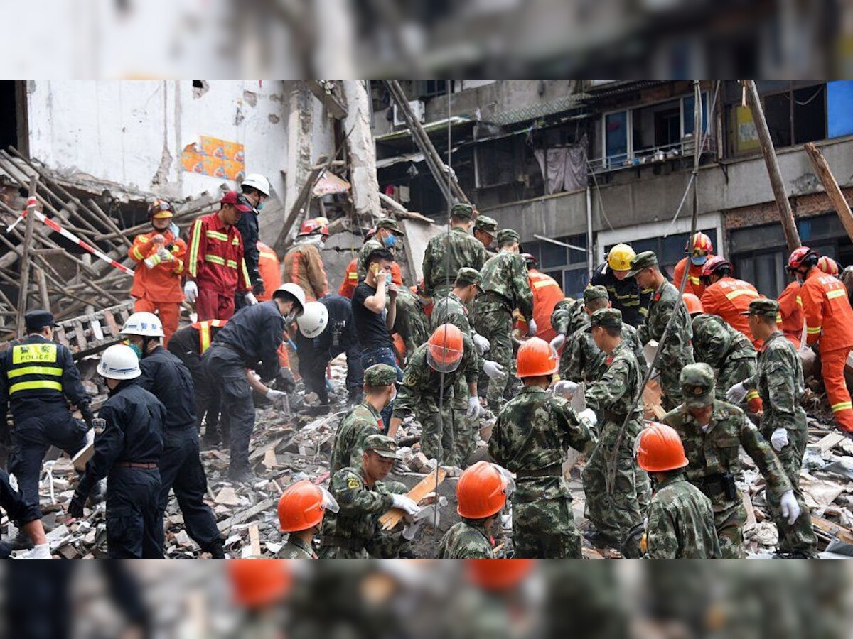 China Building Collapse: मलबे से 88 घंटे बाद जिंदा निकली महिला, बाहर आते ही बचावकर्मियों से करने लगी बात