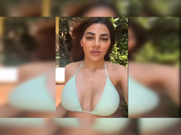 Nikki Tamboli ने सिर्फ ब्रा पहन बनाई रील; गार्डन एरिया में घूमती आईं नजर; देखें