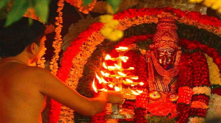 पुजारियों को हर महीने 5 हजार देगी सरकार, संस्कृत पढ़ने वालों को मिलने जा रही छात्रवृत्ति