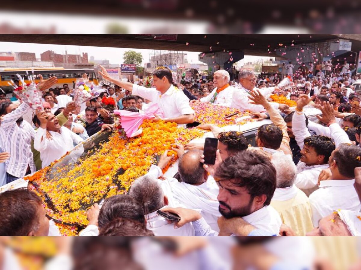 सोनीपत में कांग्रेस नेताओं का फूल मालाओं से स्वागत किया गया. 