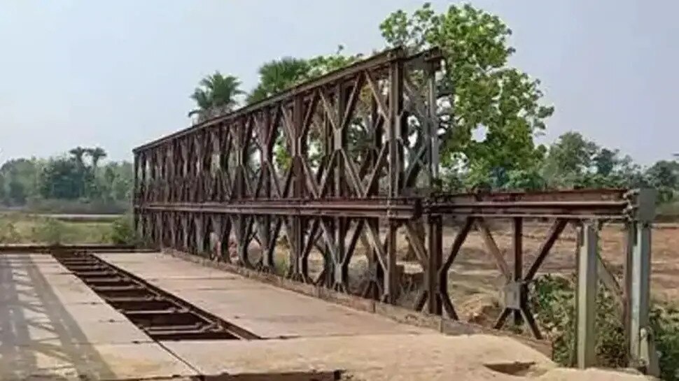 Shocking News Iron Bridge theft in Banka District of Bihar Shocking News ଲୁହା ନିର୍ମିତ ପୋଲ