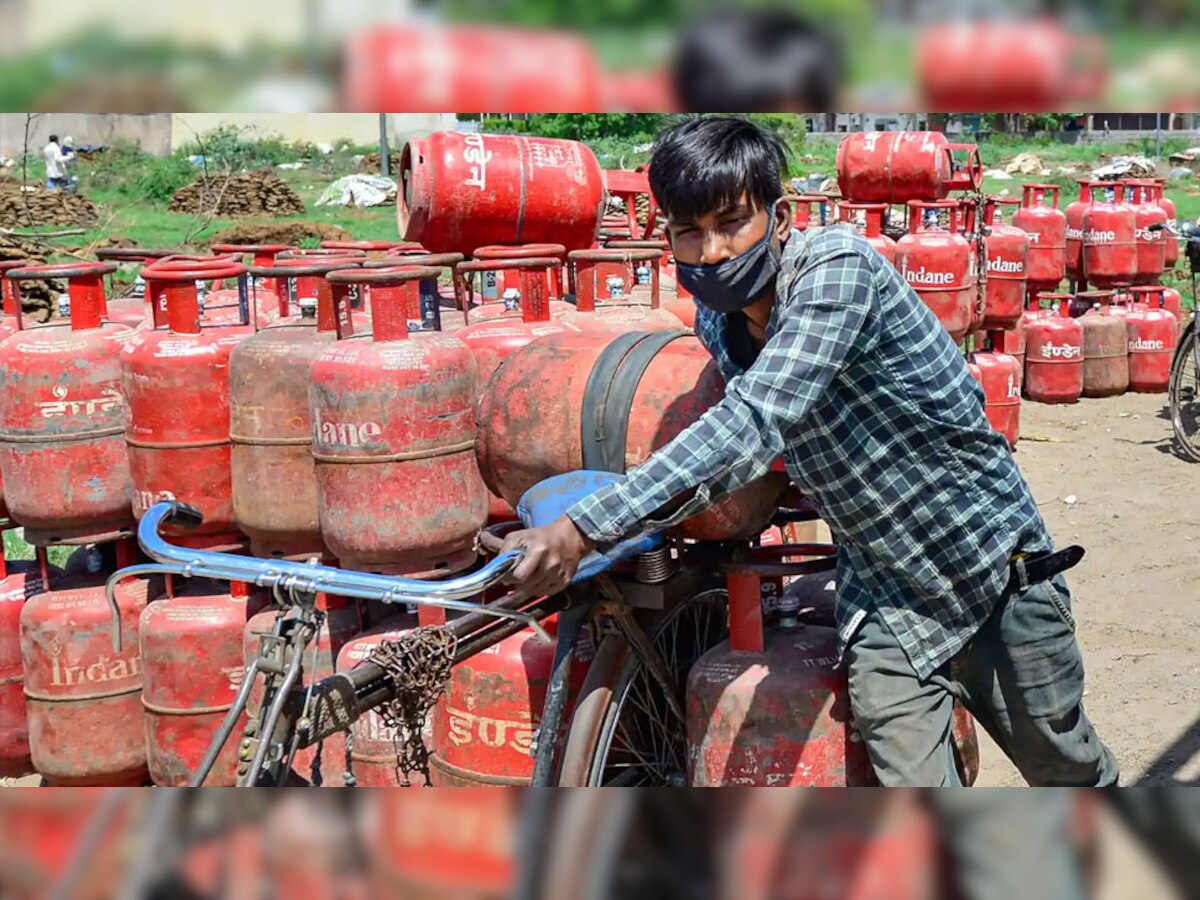 LPG Price: घरेलू LPG सिलेंडर की कीमत बढ़ी, लगा महंगाई का एक और झटका