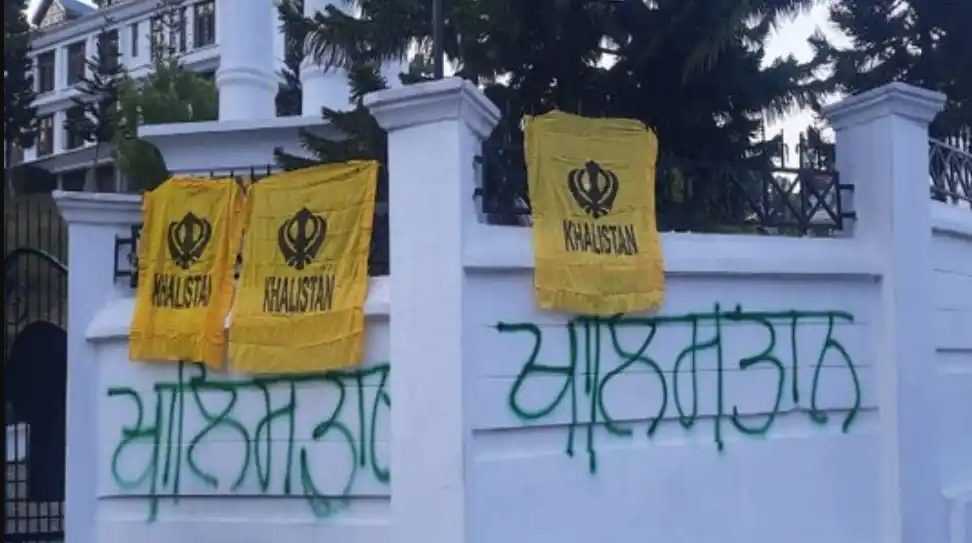 हिमाचल प्रदेश ने सील की सभी अंतर्राज्यीय सीमाएं, अलर्ट मोड में सरकार, ये है वजह हिमाचल प्रदेश ने सील की सभी अंतर्राज्यीय सीमाएं, अलर्ट मोड में सरकार, ये है वजह