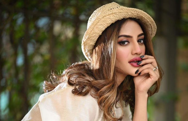 Nusrat Jahan फिर हुईं कैमरे के सामने बोल्ड, ब्रालेट पहन दिए ऐसे पोज