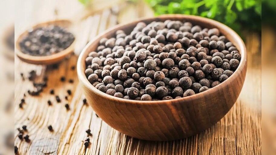 Kali Mirch benefits: शादीशुदा पुरुष रात में खाएं ये काली दिखने वाली चीज, मिलेंगे कमाल के फायदे