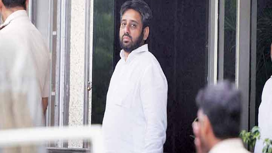 AAP लीडर Amanatullah Khan को पुलिस ने किया गिरफ्तार; इन मामलों में दर्ज हुआ मुकदमा