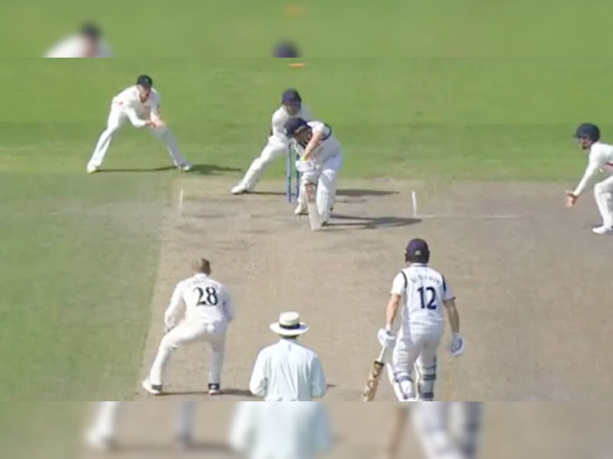Watch: शेन वॉर्न की तरह गेंद घुमाकर बल्लेबाज को किया बोल्ड, इस बॉलर ने ‘बॉल ऑफ द सेंचुरी’ की दिलाई याद