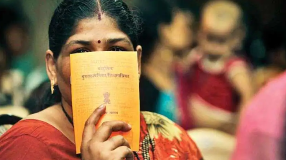 Ration Card Update: सरकार ने राशन कार्ड को लेकर बनाया नया नियम, जान लें ये अहम जानकारी Ration Card Update: सरकार ने राशन कार्ड को लेकर बनाया नया नियम, जान लें ये अहम जानकारी