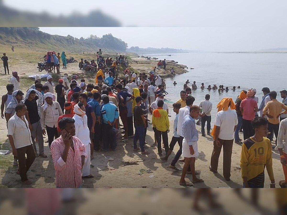 भदोही: गंगा में नहाने गए पांच युवक डूबे, महिला ने साड़ी फेंक कर एक को बचाया, 4 लापता