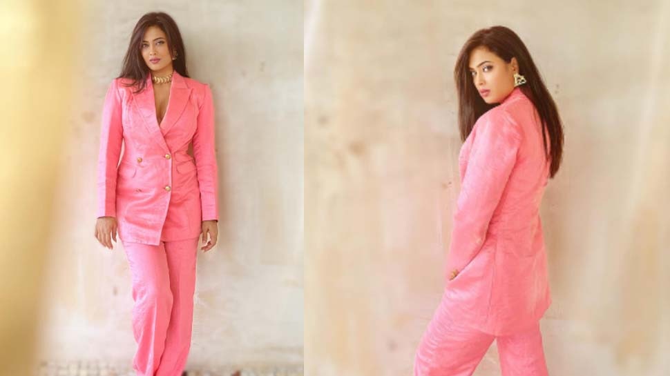 Shweta Tiwari Goes Braless At The Age Of 41 Looks Bold In Coat Pants See Her Bossy Look Here