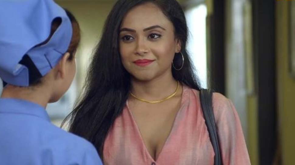 Nehal Vadoliya crosses all limits given bold scenes in Julie 2 Web Series Dont watch this with Family | Web Series: इस वेब सीरीज को फैमिली संग देखने की ना करें गलती,